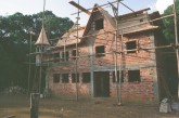 Construção do Hotel da Minipista, em estilo normando